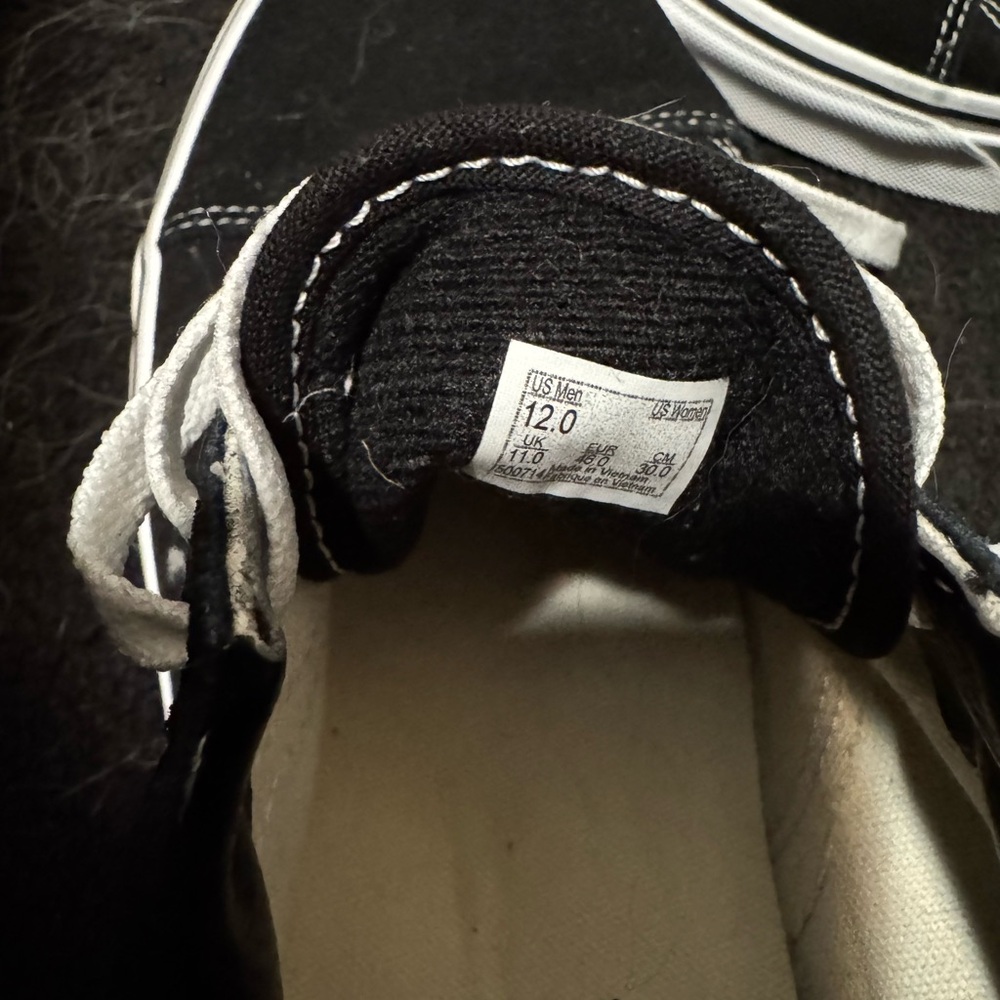 Vans Men's Classic Black and White Sneakers - Picture 4 of 4